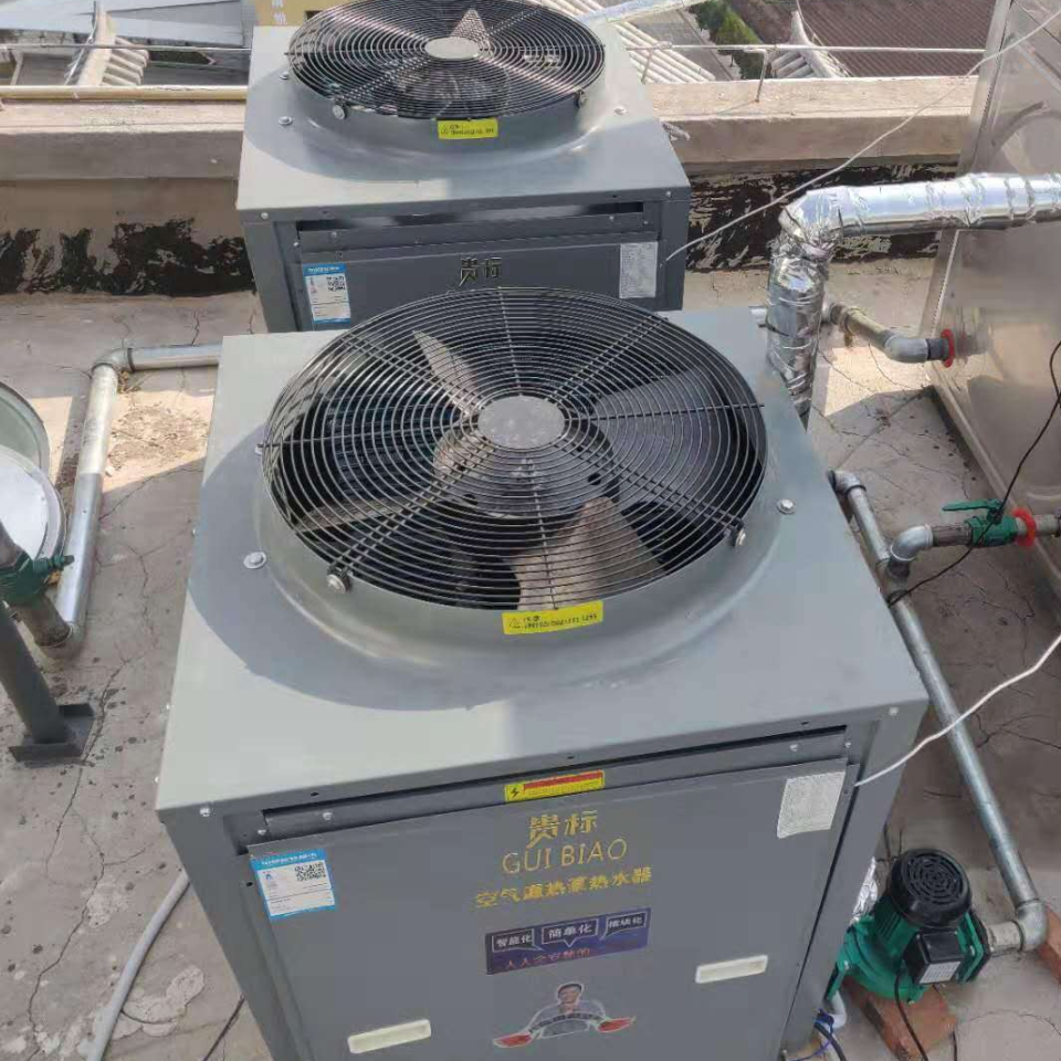昆明民航路醫院600管太陽能熱水系統+2臺5P空氣能熱泵